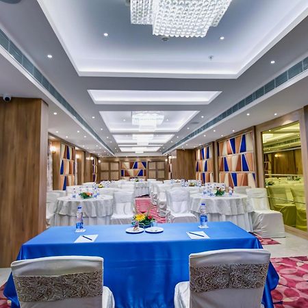 Cozzet Victoria Hotel Bhubaneswar Buitenkant foto