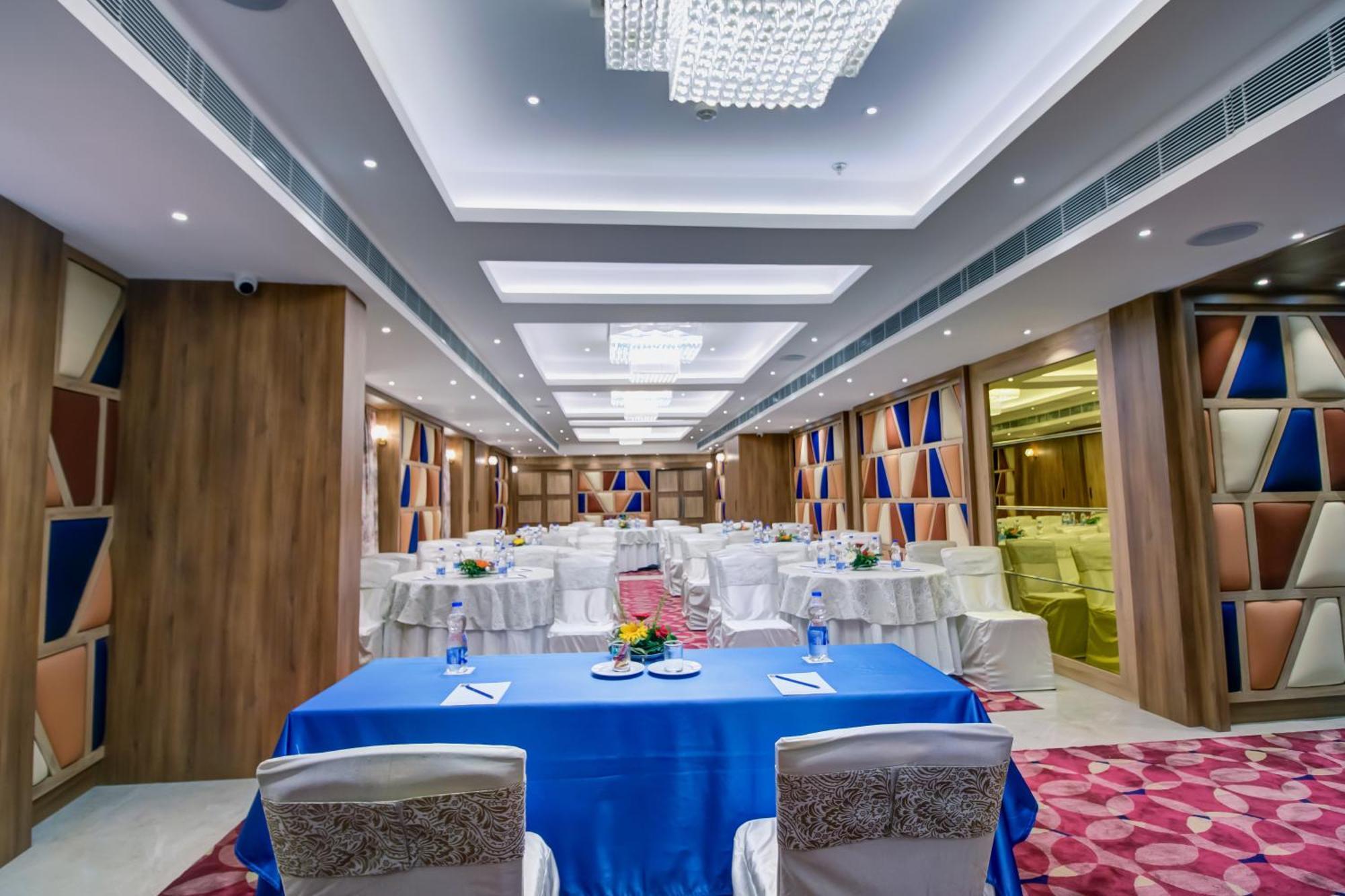 Cozzet Victoria Hotel Bhubaneswar Buitenkant foto